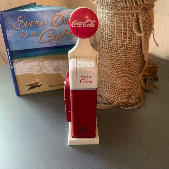 COCA COLA vending machine, gas pump SALT and PEPPER shakers. VINTAGE before 2000 - Picture 4 of 8